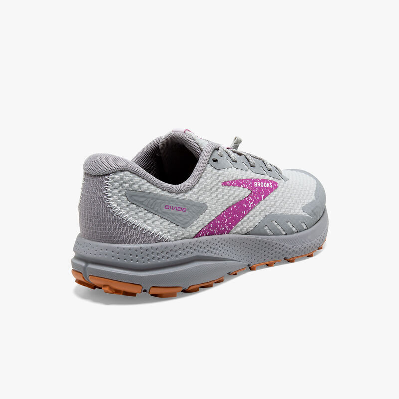 Brooks Divide 4, SURTIDO, hi-res image number null