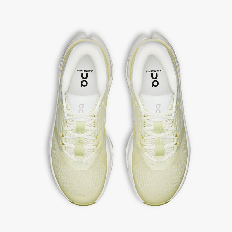 On Zapatillas Cloudrunner 3, VERDE, hi-res image number null