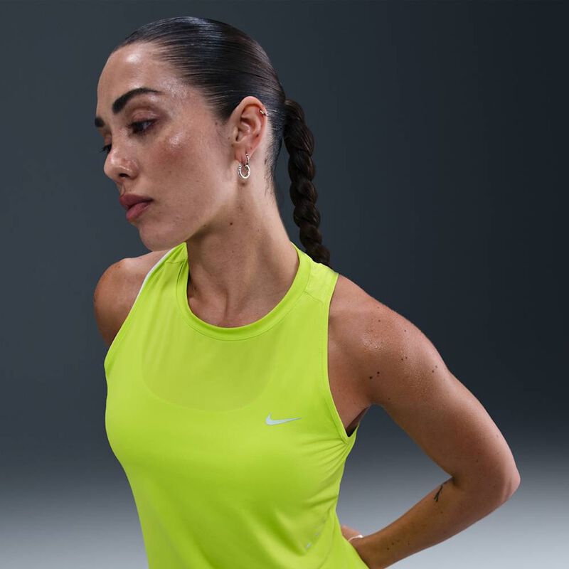 Nike Polera para correr Swift, VERDE, hi-res image number null