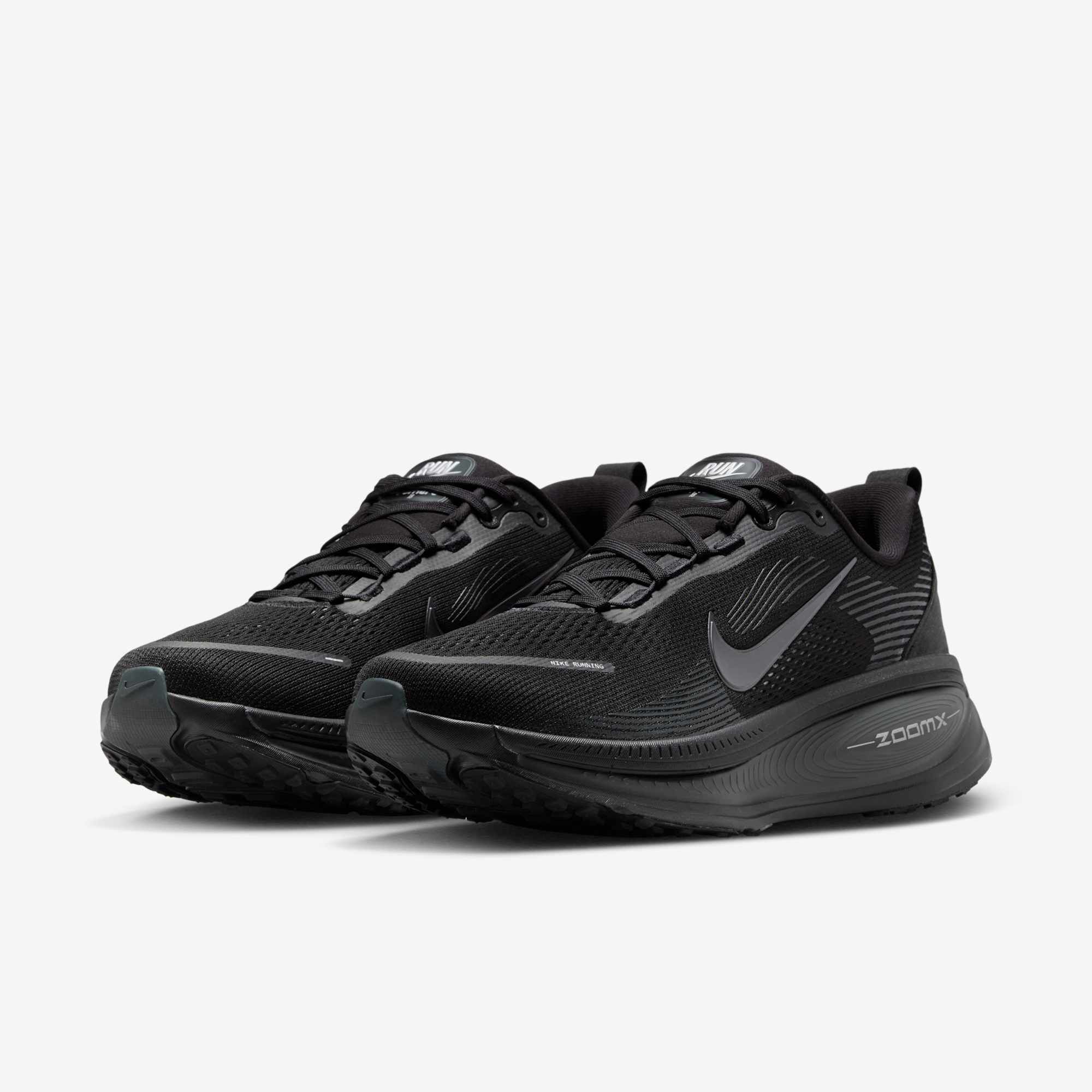 靴 Nike Vomero 18 \
