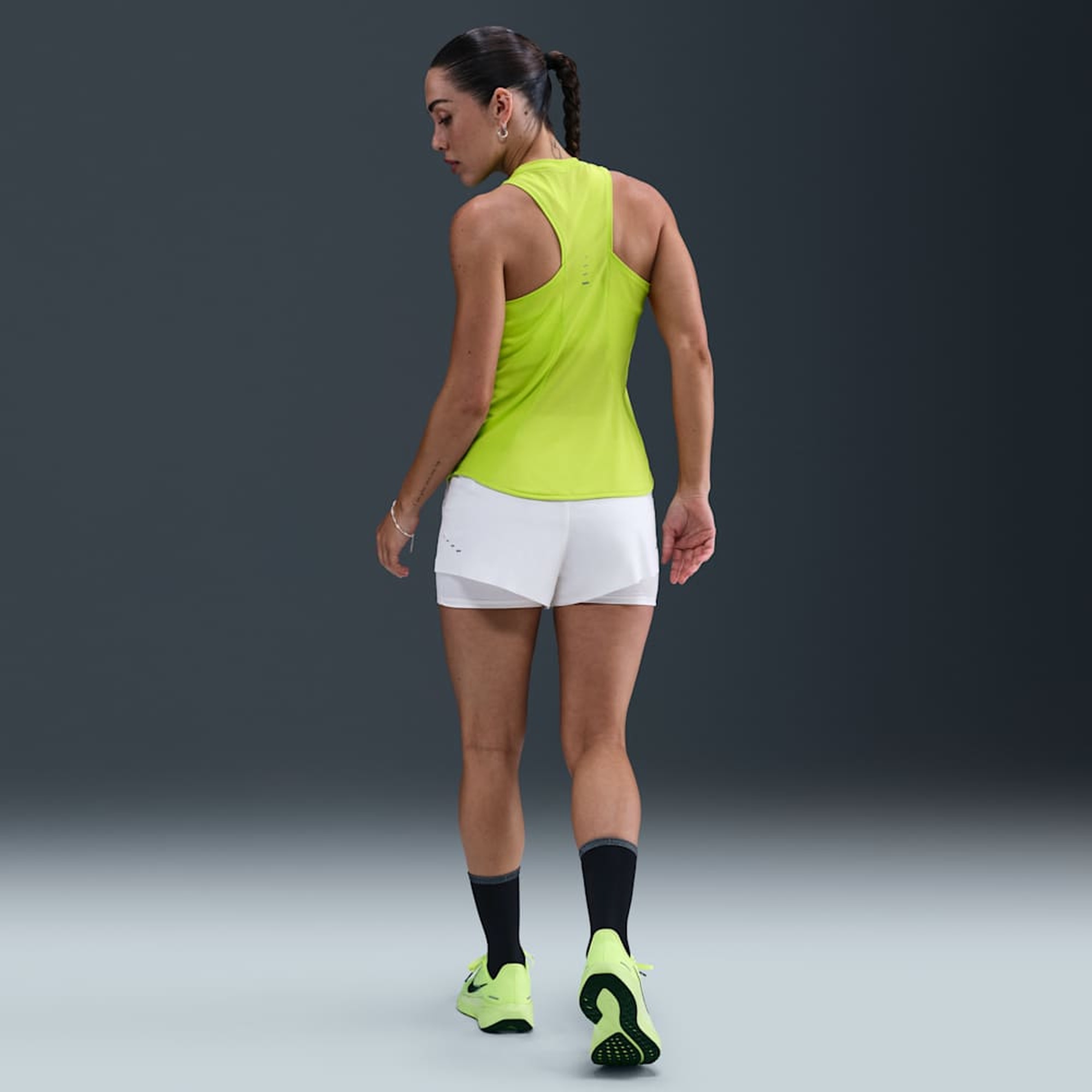Nike Polera para correr Swift, VERDE, hi-res