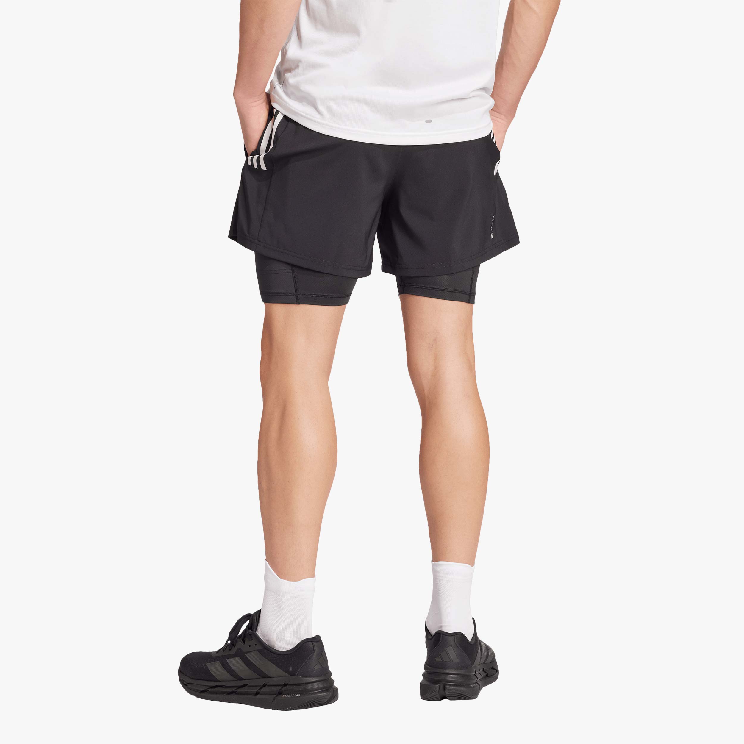 adidas Shorts Own the Run CLIMACOOL 2 en 1 con 5 Bolsillos, NEGRO, hi-res
