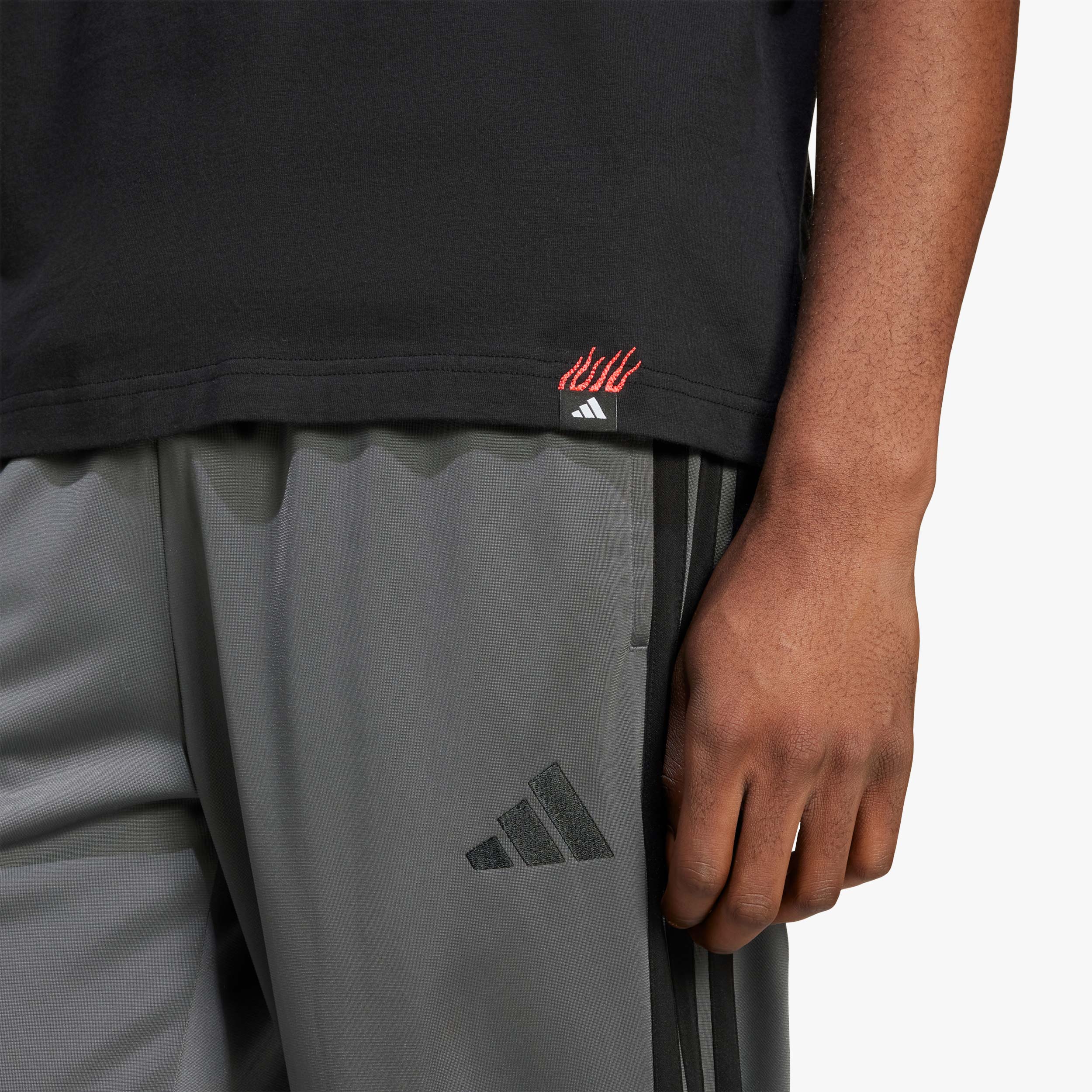 adidas Polera Lounge Mini Embroidery Graphic, NEGRO, hi-res