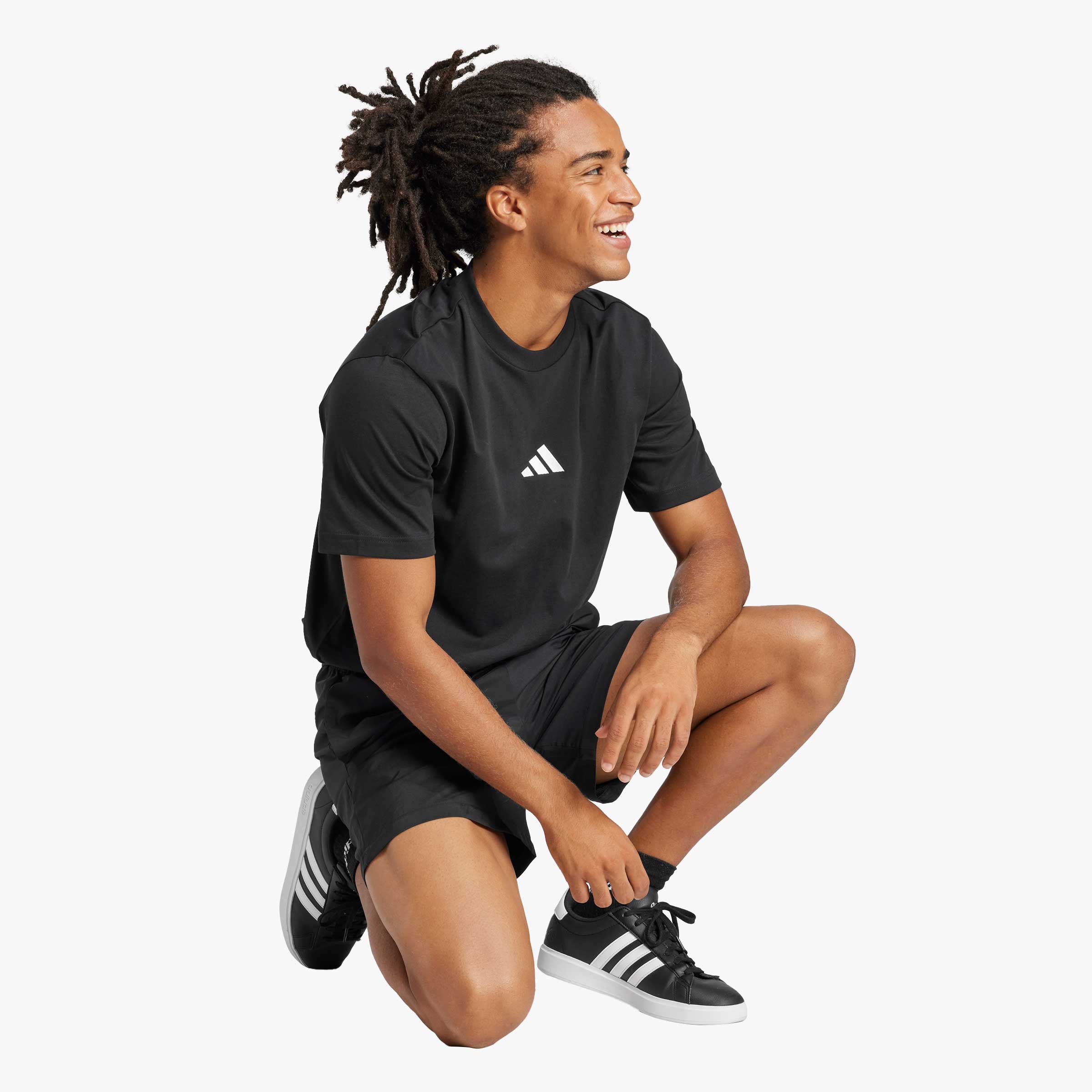 adidas Polera Essentials Logo Peque&ntilde;o Tejido Jersey, NEGRO, hi-res
