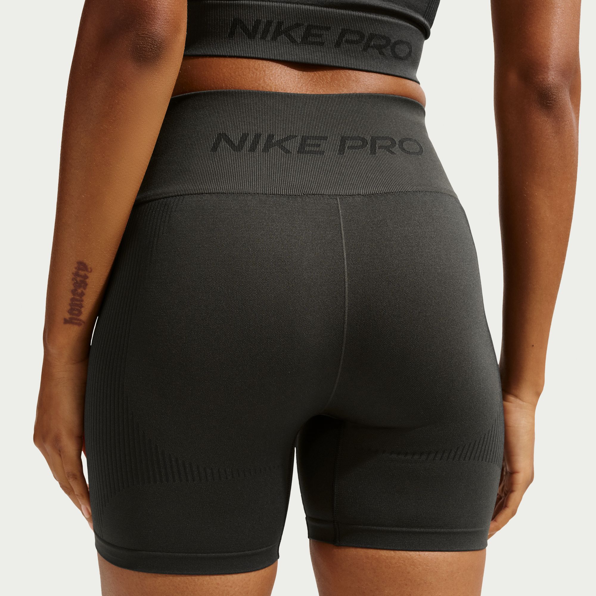 Nike Pro Seamless Shorts de ciclismo Dri-FIT de ti, NEGRO, hi-res