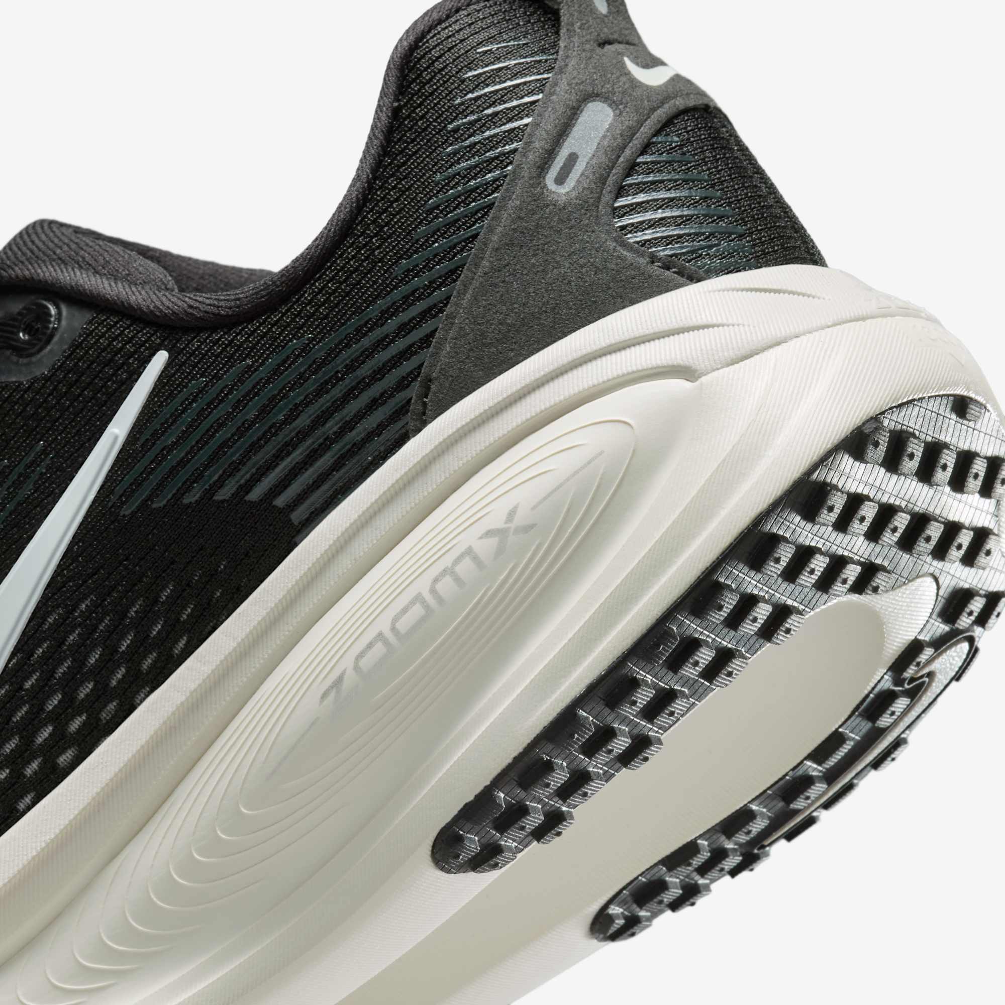 Nike Zapatillas Vomero 18, NEGRO, hi-res