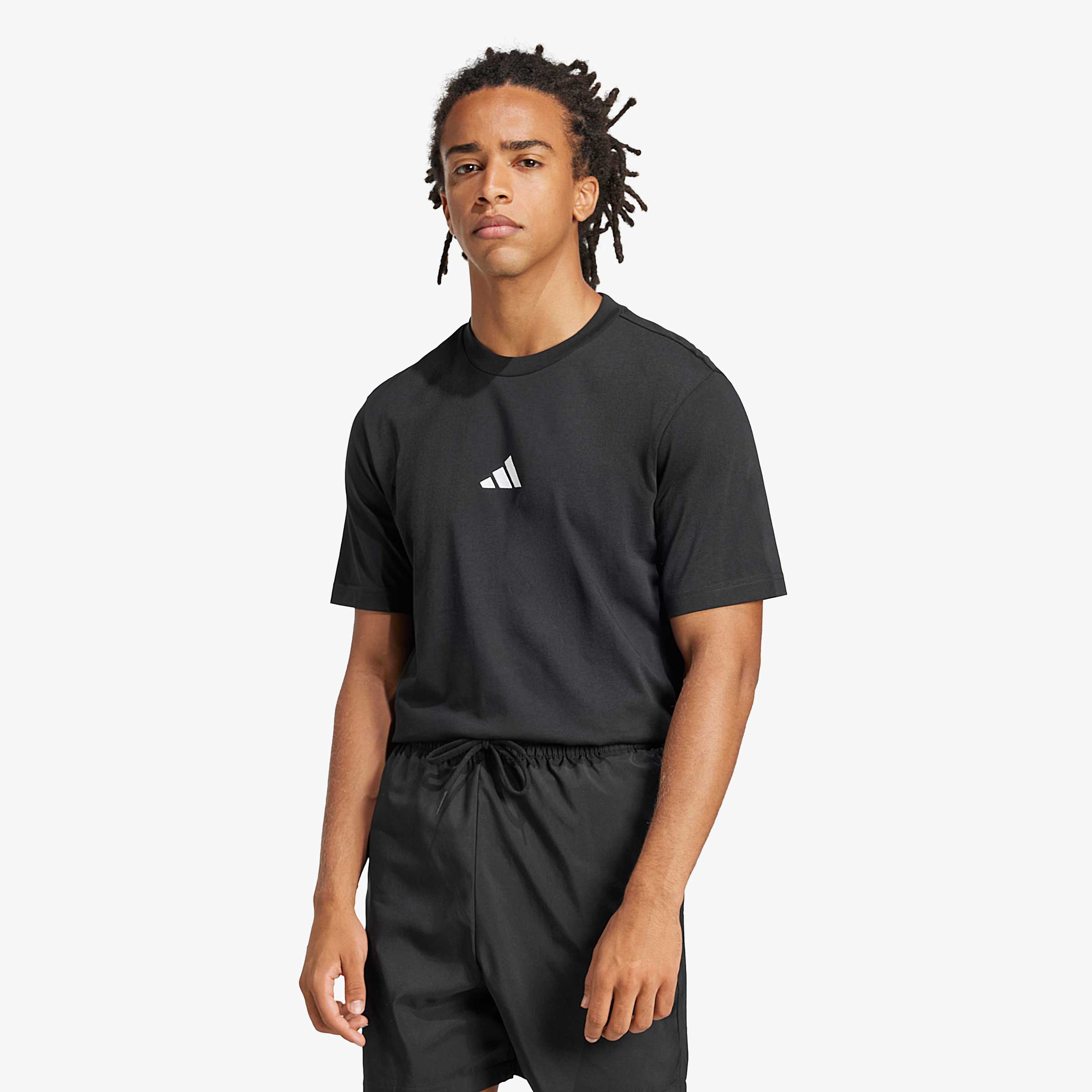 adidas Polera Essentials Logo Peque&ntilde;o Tejido Jersey, NEGRO, hi-res