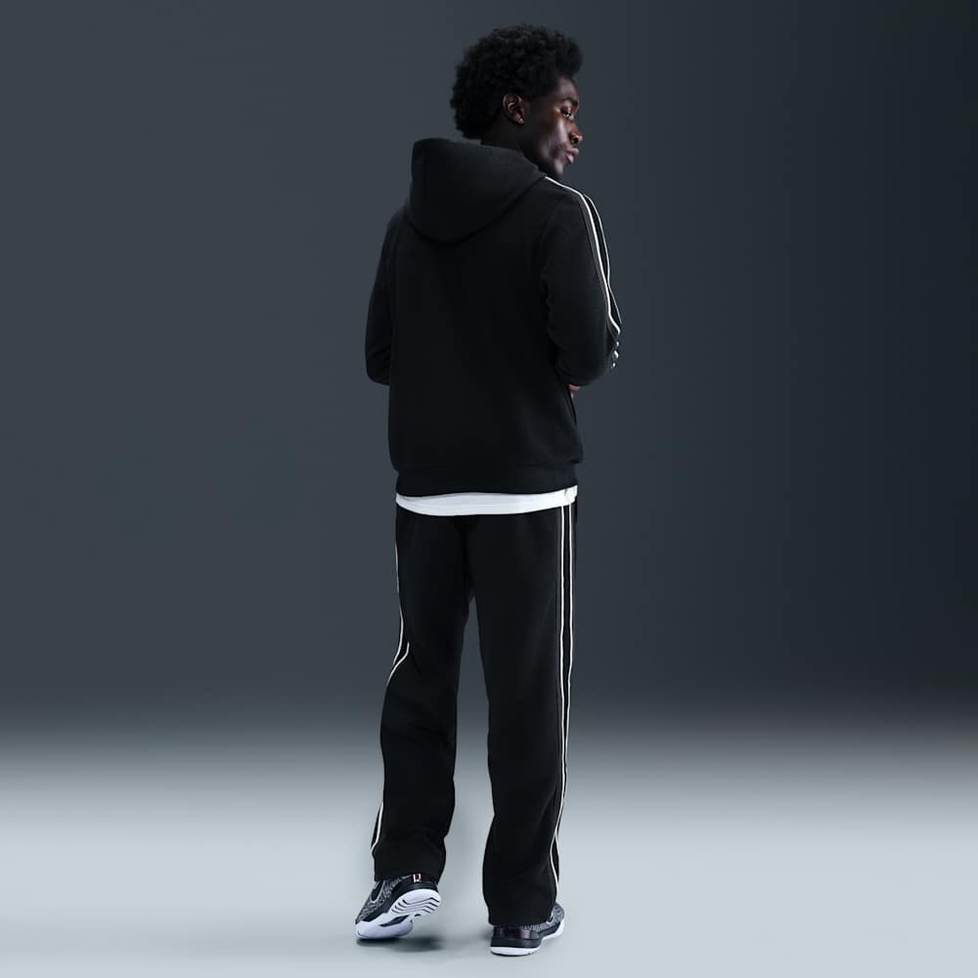 Nike Poler&oacute;n LeBron Standard Issue, NEGRO, hi-res