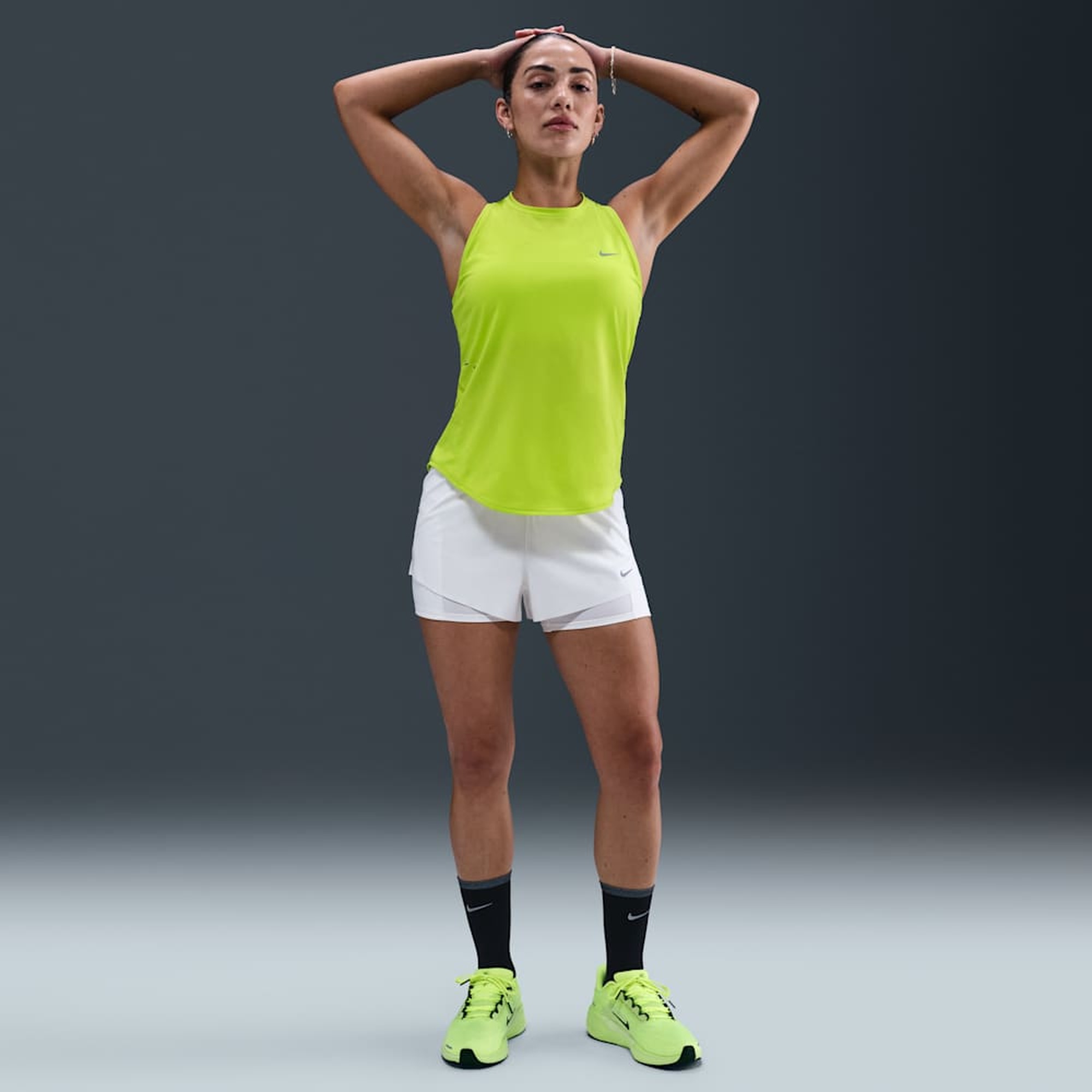 Nike Polera para correr Swift, VERDE, hi-res