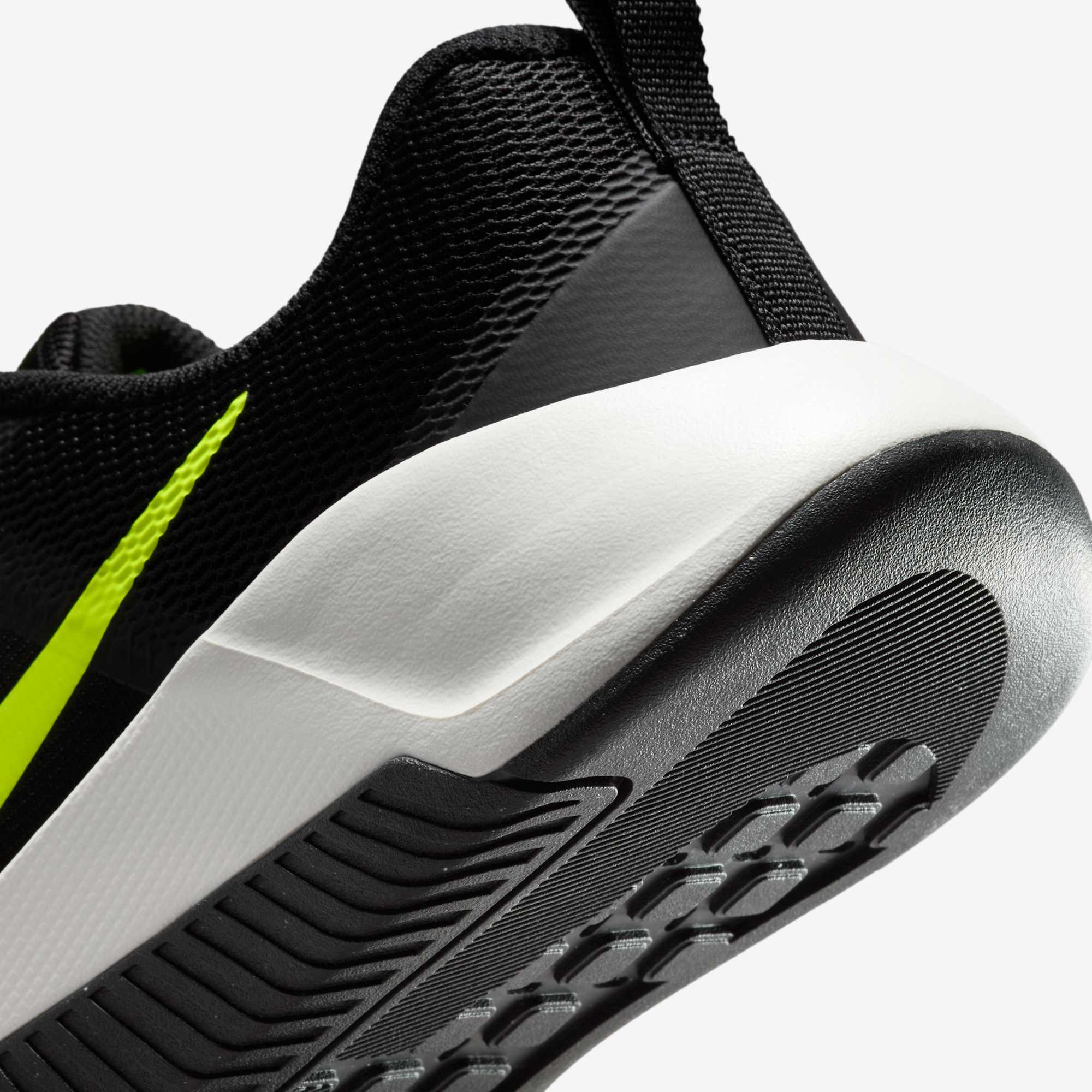 Nike MC Trainer 3, NEGRO, hi-res