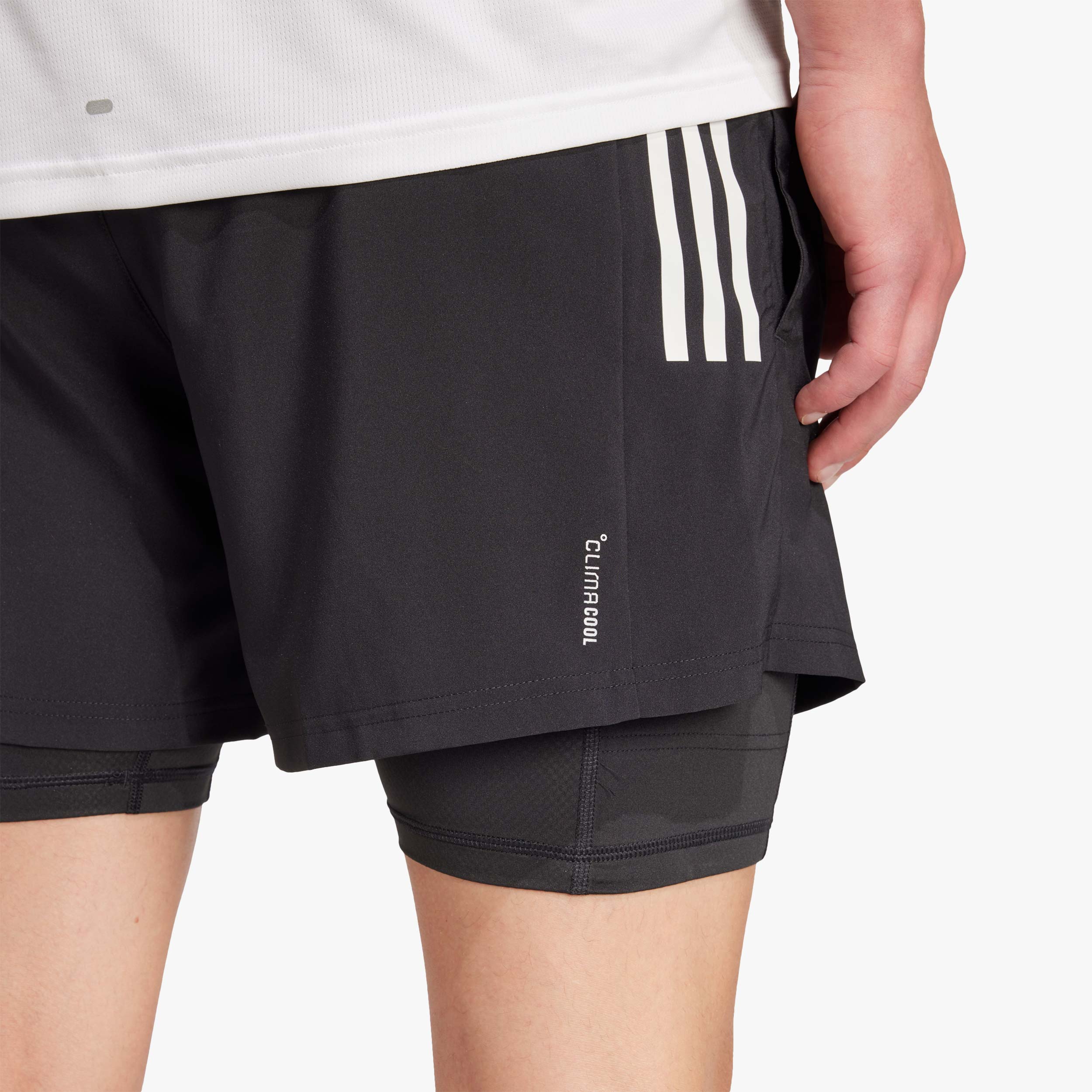 adidas Shorts Own the Run CLIMACOOL 2 en 1 con 5 Bolsillos, NEGRO, hi-res