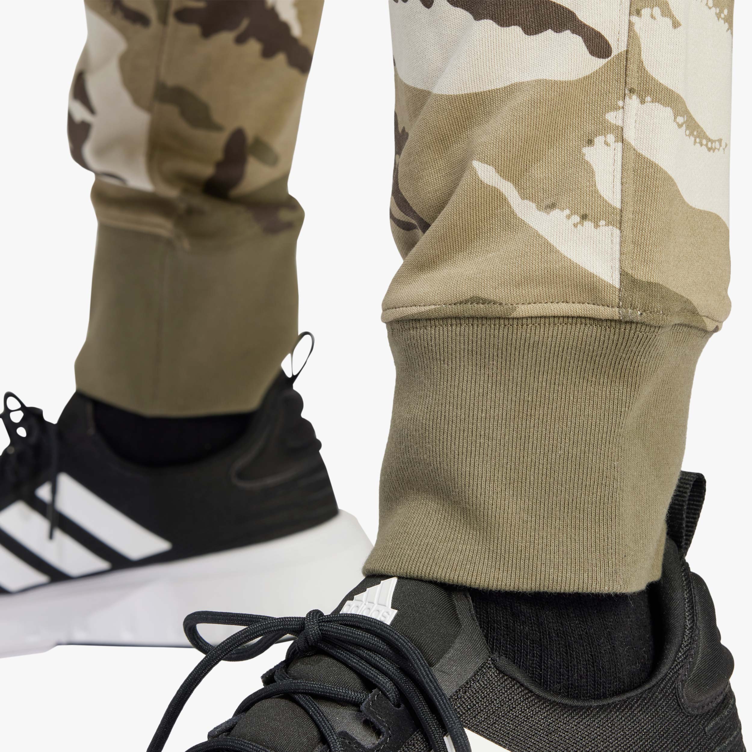 adidas Pantalón Seasonal Essentials Camuflaje, VERDE, hi-res
